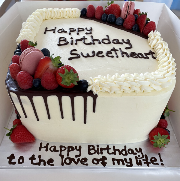 Big Birthday Cake - Vanilla and Fruits Cake